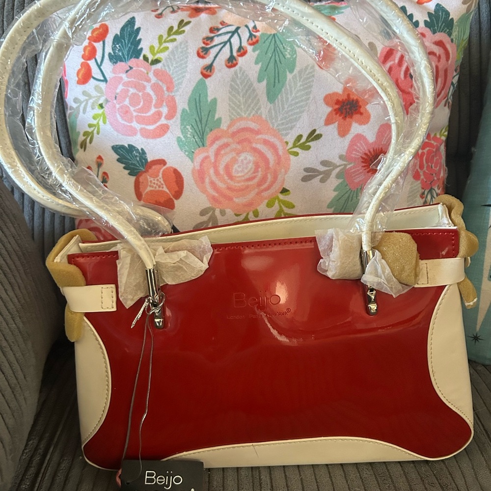 Beijo Vibrant Red and Cream Tote